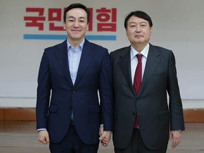 김민수 국민의힘 분당을 당협위원장(좌)과 윤석열 국민의힘 대선 후보