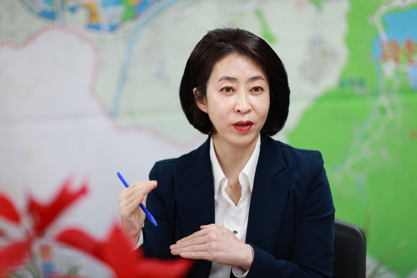  지난 2일 본지와 인터뷰 하는 고금란 과천시의회 의장(사진=위클리오늘 심석진 기자)