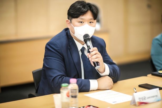 중·고등학교 신입생 체육복 지원을 위한 근거 조례가 되는 ‘화성시 교복 지원 조례 일부개정안’을 대표 발의한 화성시의회 전성균 의원