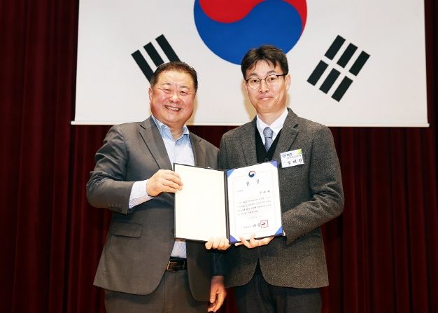 규제혁신의 달인 파주시 정태원 주무관 '2023년 국민 아이디어 공모제' 법제처장상 수상