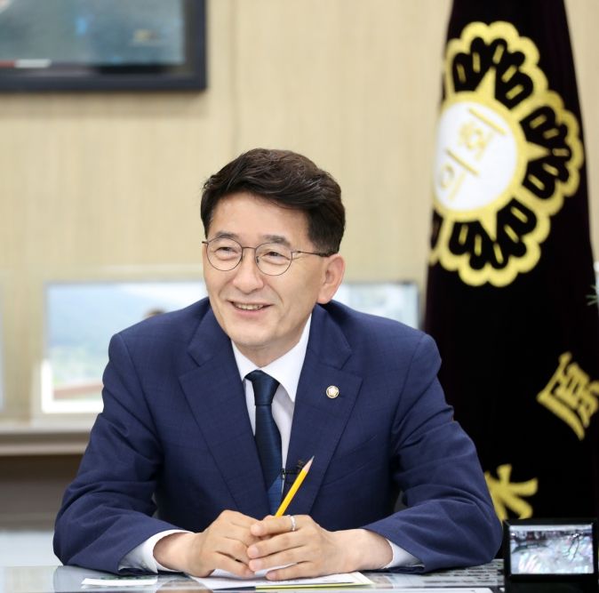 김기정 수원특례시의회 의장