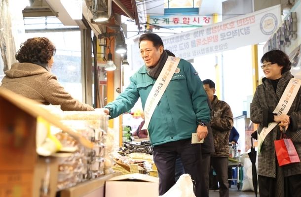최대호 안양시장, 설 명절 맞아 관내 전통시장 5곳 방문