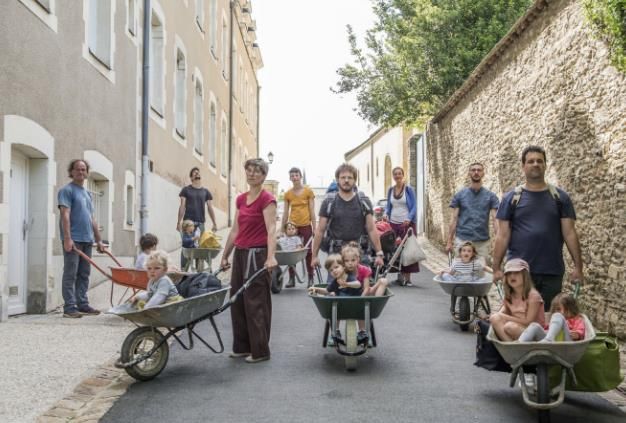 ‘너를 안고’(carry-on) 공연 모습