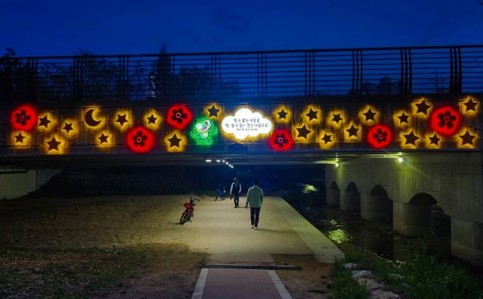 수원시 장안구 서호천 노루교 LED 벽화 조명 '눈길'