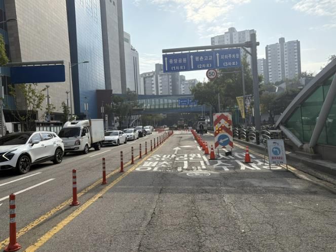 GS파워의 열수송관 파열사고가 발생한 안양 범계역 인근 모습 사진(2025년 10월 31일 오전 10시경)