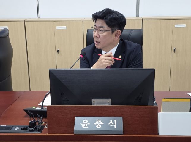 경기도의회 미래과학협력위원회 소속 윤충식 의원(국민의힘, 포천1)