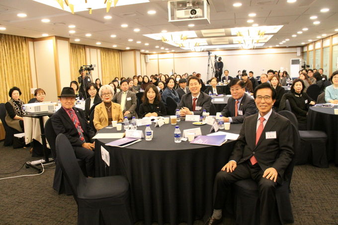 중장년 경력보유여성 정책포럼 2025