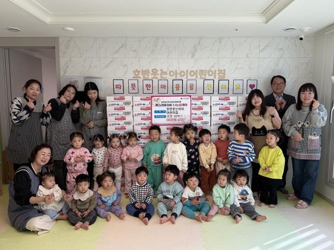 오산시 남촌동, 호반웃는아이어린이집 나눔바자회 수익금으로 라면 60박스 기부받아 취약계층 지원