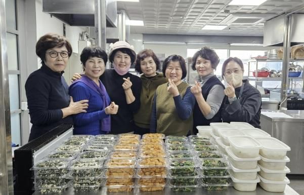 수원시 장안구 정자3동, 수원시 노동자종합복지관으로부터 저소득층 가구 위한 반찬 전달 받아