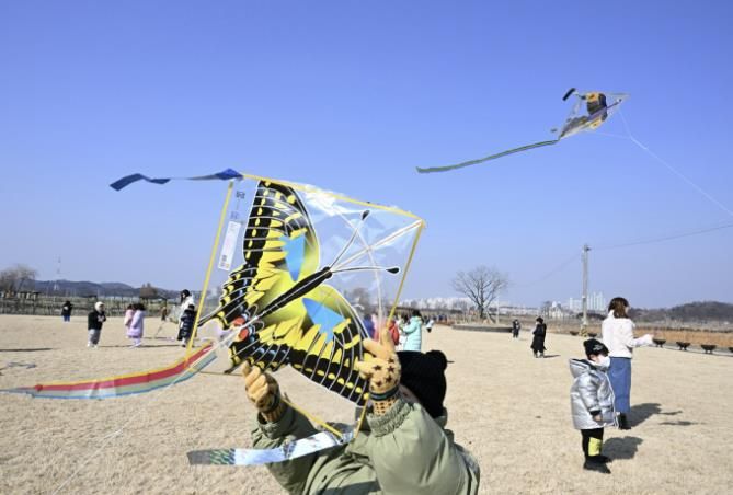 시흥시 연꽃테마파크 겨울 하늘에 띄우는 전통 연, '호조벌 연날리기 체험' 운영