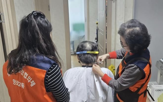 수원시 영통구 망포2동 지역사회보장협의체, 추운 겨울 속 이미용 봉사로 따뜻한 나눔 실천