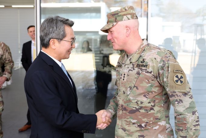 김동연 경기도지사, 조셉 힐버트 신임 미8군 사령관 만나 한미동맹 강화 위한 협력 약속