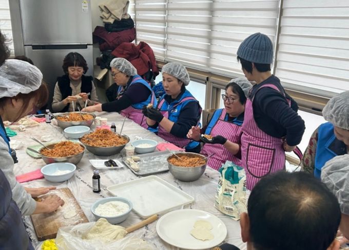 원평동 바르게살기위원회, ‘설맞이 만두 나눔 행사’ 개최