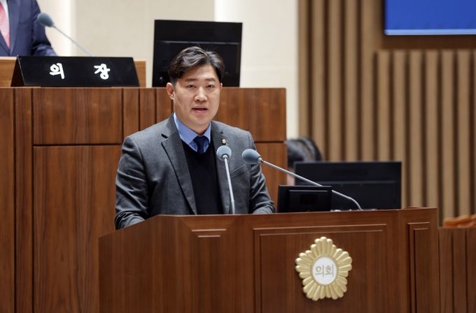 김동은 수원특례시의회 의원이 제399회 임시회 제1차 본회의에서 5분 자유발언을 하고 있다