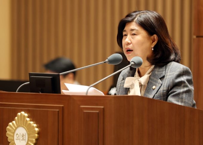 조미옥 수원특례시의회 의원이 제399회 임시회 제2차 본회의에서 5분 자유발언을 하고 있다.