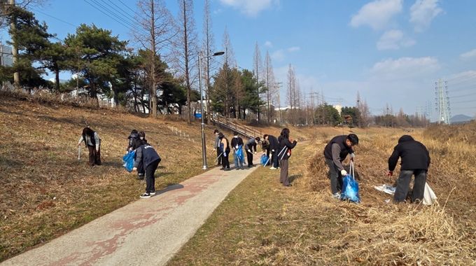 하천 환경정화 대청소로 쾌적한 수변환경 조성
