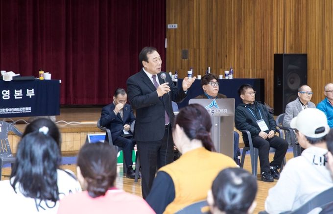 세종서 전국 장애인 배드민턴 선수들 기량 펼쳐