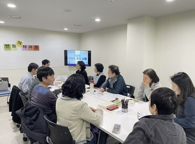 안양시공익활동지원센터는 27일 한국NPO스쿨과 협약을 체결하고 변화의 테이블 운영에 나섰다