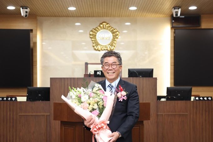 제9대 평택시의회 보궐선거로 당선된 이윤하 의장